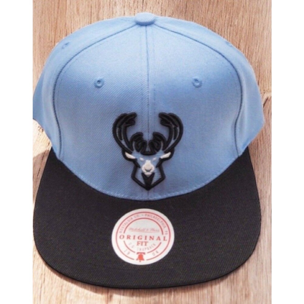 NBA Milwaukee Bucks Mitchell & Ness Men's Light Blue/Black Uni Away Snapback EUC